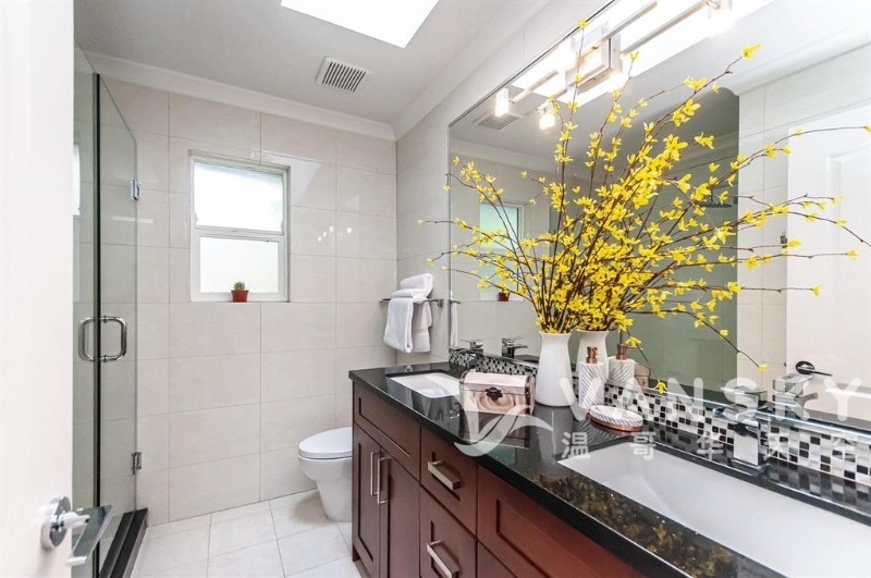 251011194629_Upstairs Bathroom.jpeg